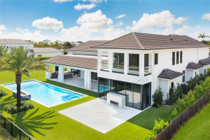 3900 Country Club Lane, Fort Lauderdale, FL 33308