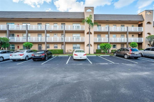 9360 Sunrise Lakes Boulevard, 212, Sunrise, FL 33322