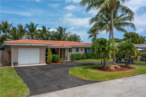 1341 SE 4th Street, Deerfield Beach, FL 33441