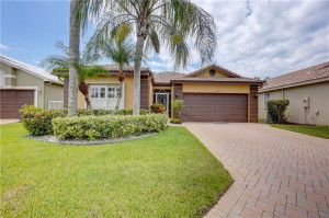 10463 S Utopia Circle, Boynton Beach, FL 33437