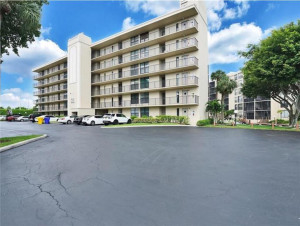 Photo for 21 Royal Palm Way, 202, Boca Raton, FL 33432 - Listing #FX-10326817 21 Royal Palm Way, 202, Boca Raton, FL 33432