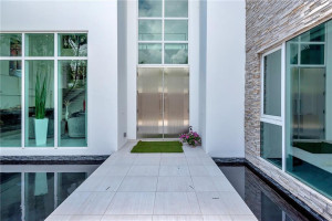 2890 NE 28 Street, Fort Lauderdale, FL 33306