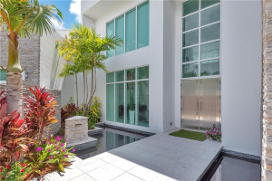 2890 NE 28 Street, Fort Lauderdale, FL 33306