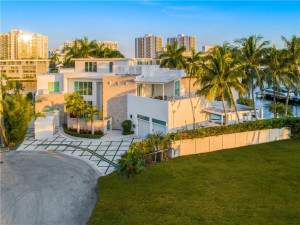 2890 NE 28 Street, Fort Lauderdale, FL 33306