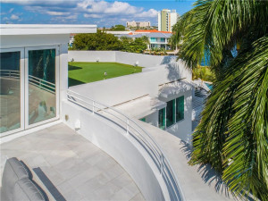 2890 NE 28 Street, Fort Lauderdale, FL 33306