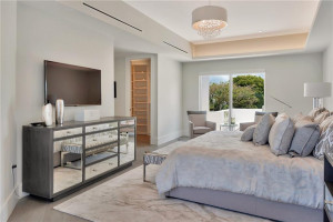 2890 NE 28 Street, Fort Lauderdale, FL 33306