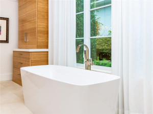 5120 NE 31st Avenue, Lighthouse Point, FL 33064