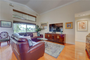512 Cascade Falls Drive, Weston, FL 33327