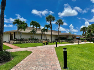 Photo for 5160 Las Verdes Circle, 301, Delray Beach, FL 33484 - Listing #FX-10338555 5160 Las Verdes Circle, 301, Delray Beach, FL 33484