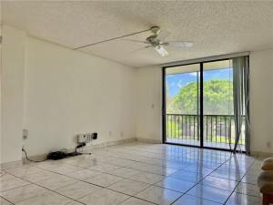 Photo for 5160 Las Verdes Circle, 301, Delray Beach, FL 33484 - Listing #FX-10338555 5160 Las Verdes Circle, 301, Delray Beach, FL 33484