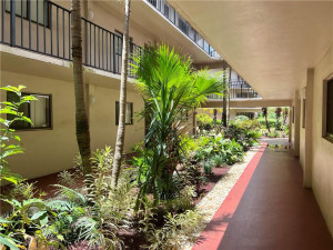 Photo for 5160 Las Verdes Circle, 301, Delray Beach, FL 33484 - Listing #FX-10338555 5160 Las Verdes Circle, 301, Delray Beach, FL 33484