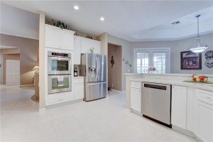 Stainless steel appliances. Gorgeous 42" cabinets with crown molding.