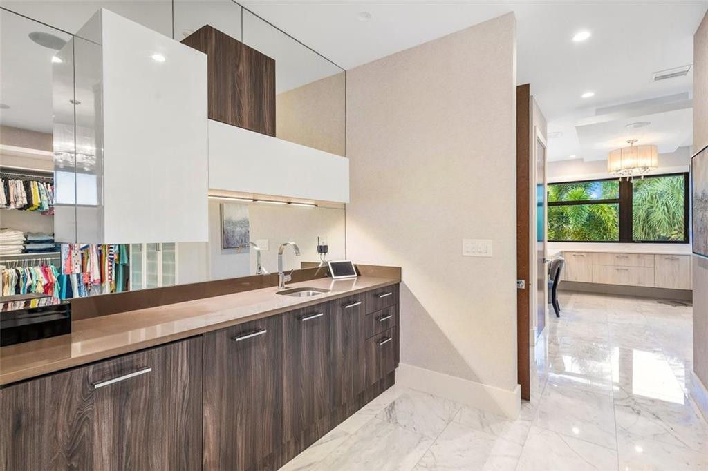 PRIMARY BEDROOM MINI BAR