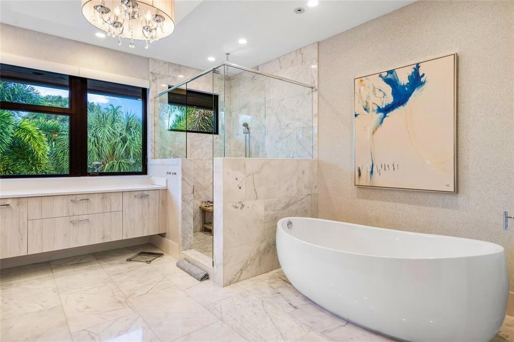 PRIMARY BATH W/ SEPARATE TUB & SHOWER