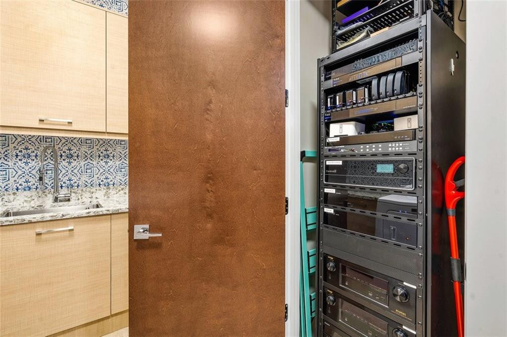 AUDIO VIDEO ROOM