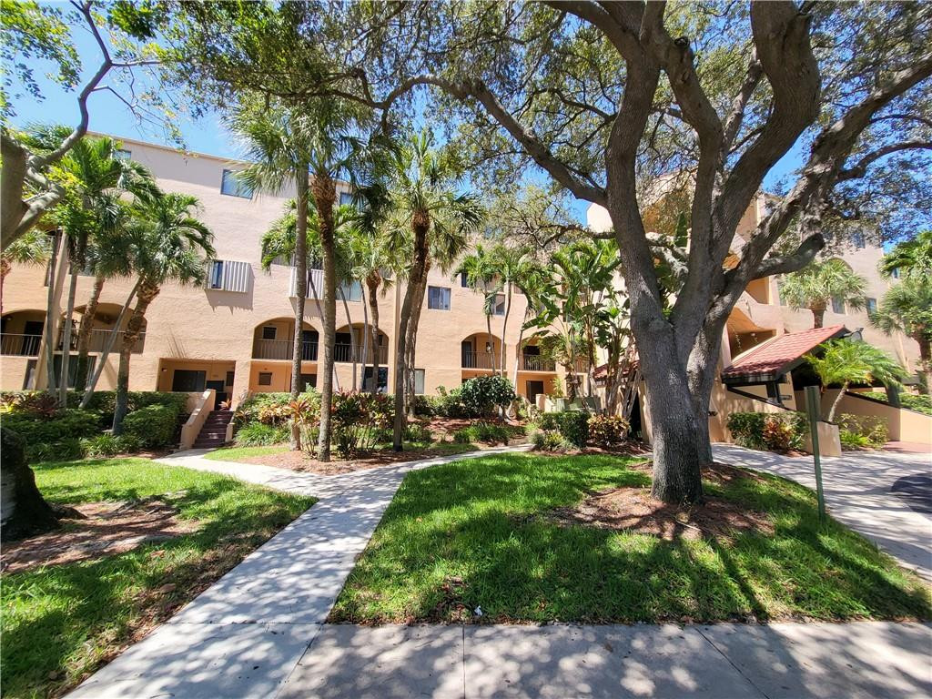 beachSt Tropez LakesideEast Delray condos