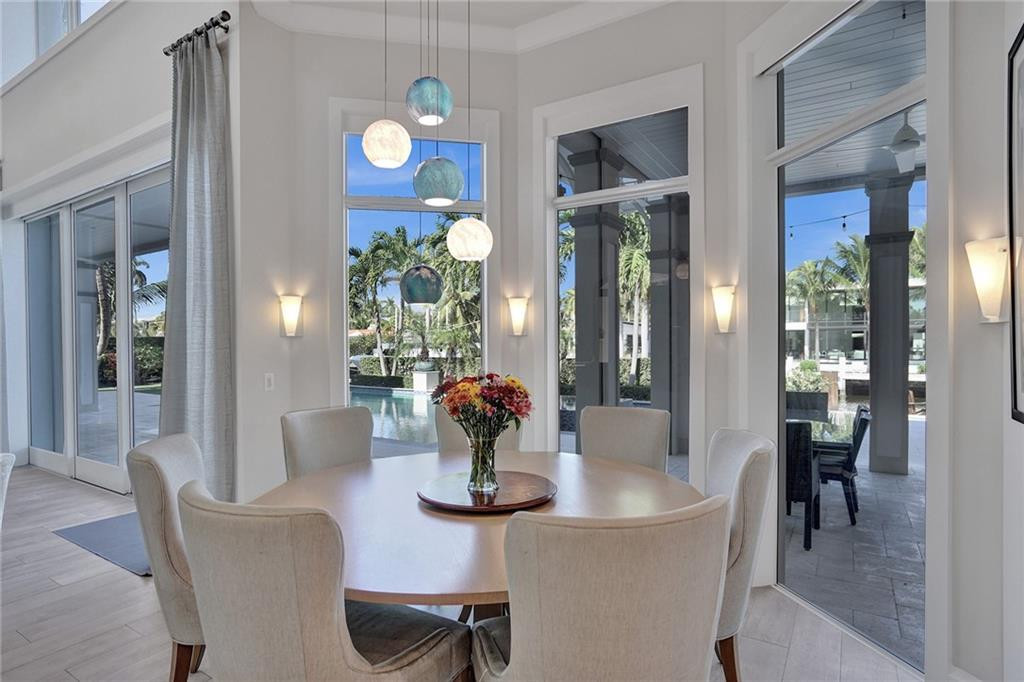 Gorgeous Stainless Steel Appliances - Viking Refrigerator/Freezer, Bosch Induction Cooktop, GE Refrigerator Drawers