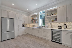 Butler's Pantry w/Refrigerator, Dishwasher, Wine Cooler