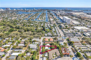 Lauderdale Harbor is 2 miles from the Beach Lauderdale Harbor is 2 miles from the Beach