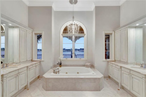 2418 Laguna Drive, Fort Lauderdale, FL 33316