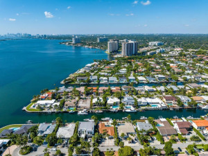 Photo for 1962 NE 119th Road, North Miami, FL 33181 - Listing #FX-10349456 1962 NE 119th Road, North Miami, FL 33181