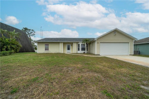 2042 SE Esterbrook Street, Port Saint Lucie, FL 34983