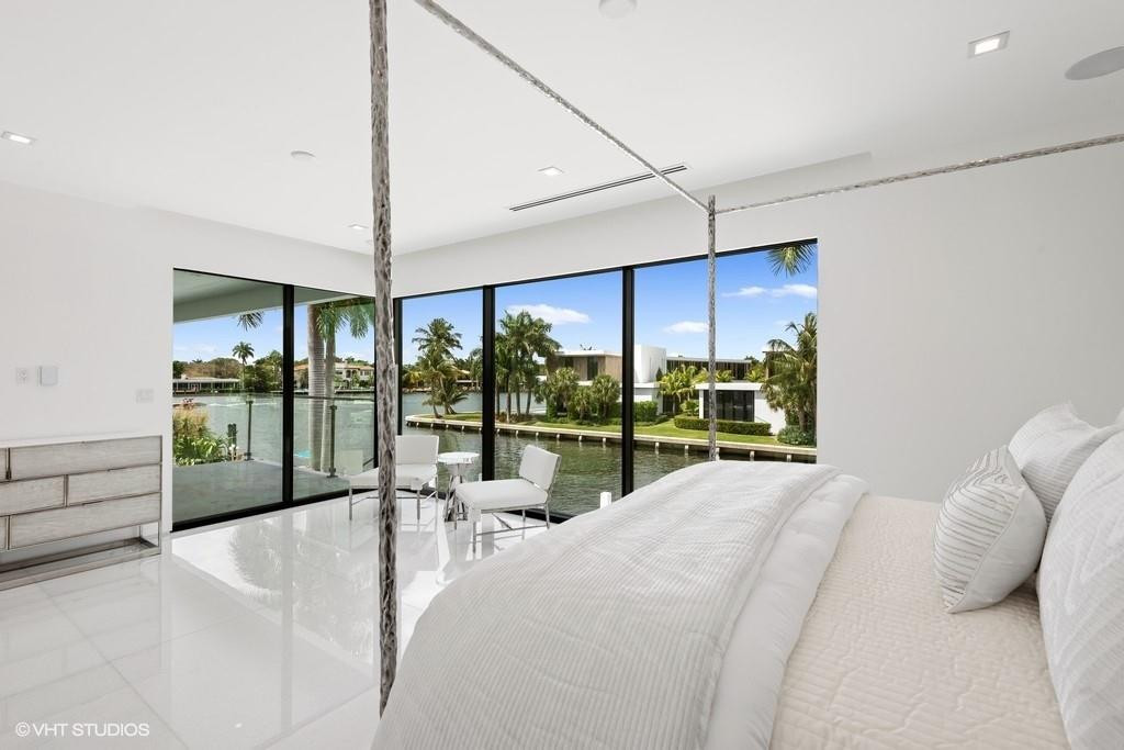 Master bedroom - River view