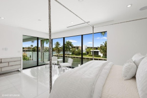 Master bedroom - River view