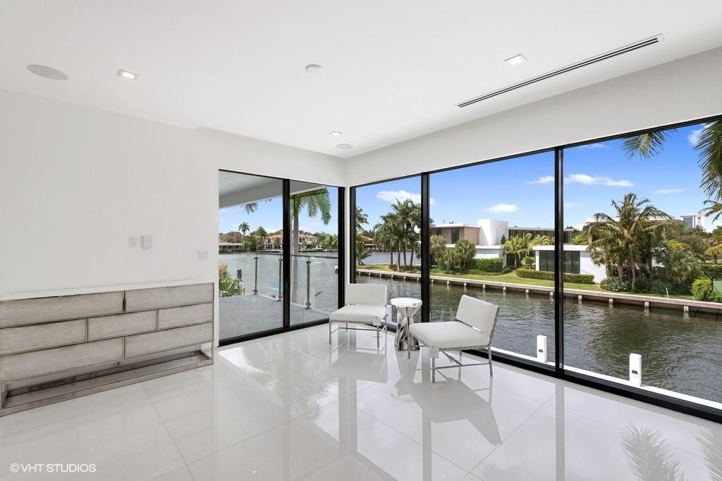 Master bedroom - River view