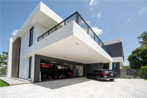 31 Pelican Drive, Fort Lauderdale, FL 33301