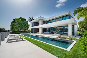 31 Pelican Drive, Fort Lauderdale, FL 33301