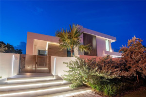 31 Pelican Drive, Fort Lauderdale, FL 33301