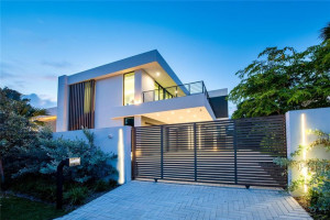 31 Pelican Drive, Fort Lauderdale, FL 33301