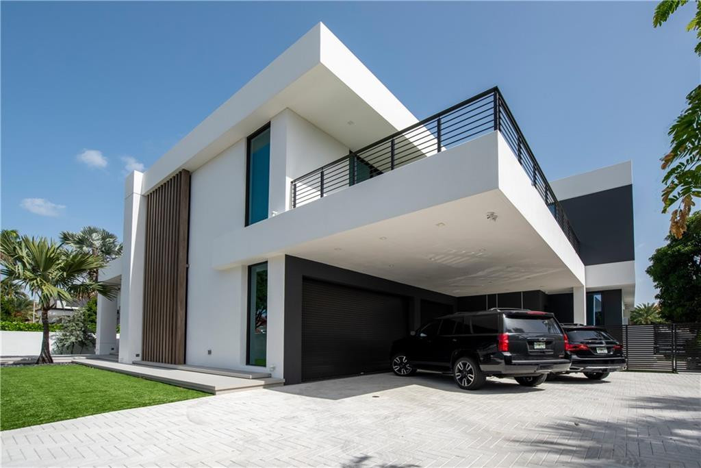 CANTILEVER CAR PORT FOR 3 VEHICLES