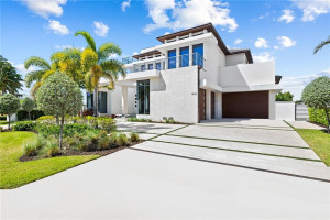 1425 E Lake Drive, Fort Lauderdale, FL 33316