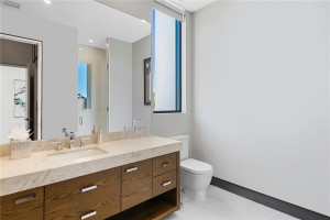 1425 E Lake Drive, Fort Lauderdale, FL 33316