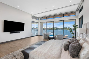 1425 E Lake Drive, Fort Lauderdale, FL 33316