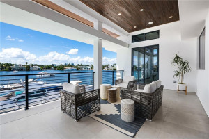 1425 E Lake Drive, Fort Lauderdale, FL 33316