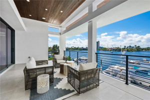 1425 E Lake Drive, Fort Lauderdale, FL 33316