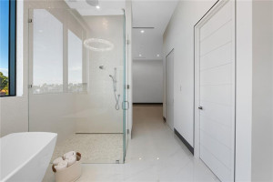 1425 E Lake Drive, Fort Lauderdale, FL 33316