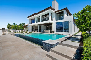 1425 E Lake Drive, Fort Lauderdale, FL 33316