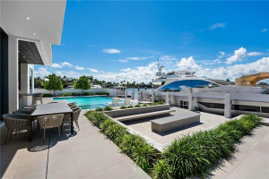 1425 E Lake Drive, Fort Lauderdale, FL 33316