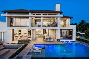 1425 E Lake Drive, Fort Lauderdale, FL 33316