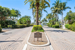 1425 E Lake Drive, Fort Lauderdale, FL 33316