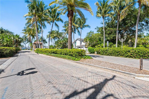 1425 E Lake Drive, Fort Lauderdale, FL 33316