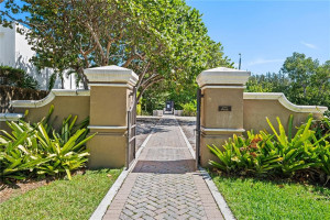 1425 E Lake Drive, Fort Lauderdale, FL 33316