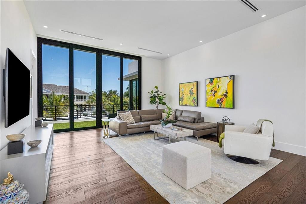Upstairs Sitting Room overlooking the dock
