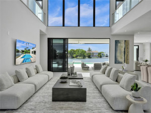 7 Seneca Road, Sea Ranch Lakes, FL 33308