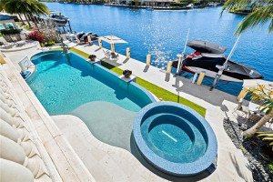 southern exposure pool with second open air hot tub with panoramic views of rio barcelona river