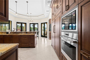CUSTOM KITCHEN WITH TOP OF THE LINE APPLIANCES